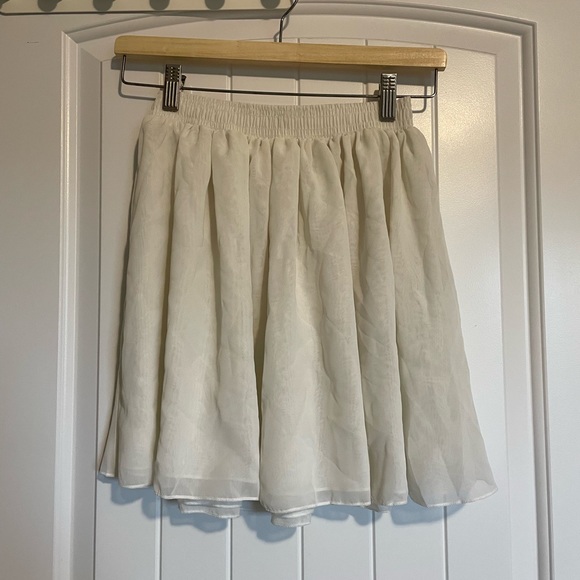 Brand new tags attached American Apparel chiffon waist skirt - Picture 2 of 4